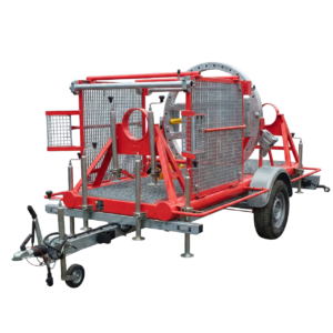 Výcvikový trenažér pro řezání dřevěných kmenů pod napětím