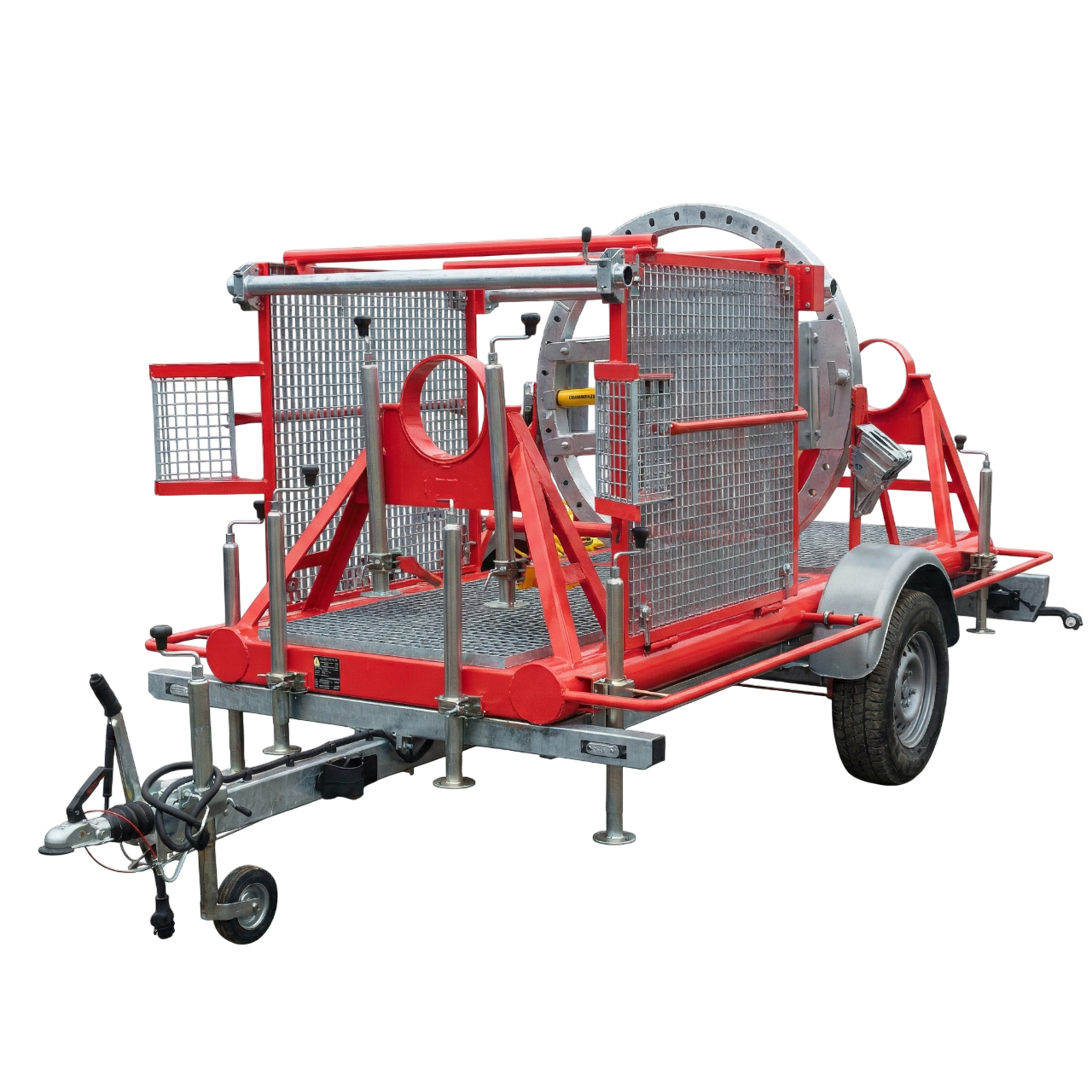 Výcvikový trenažér pro řezání dřevěných kmenů pod napětím