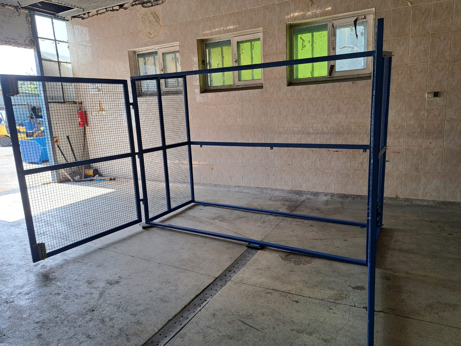 Skladová klec na láhve s technickými plyny - Obrázek 3