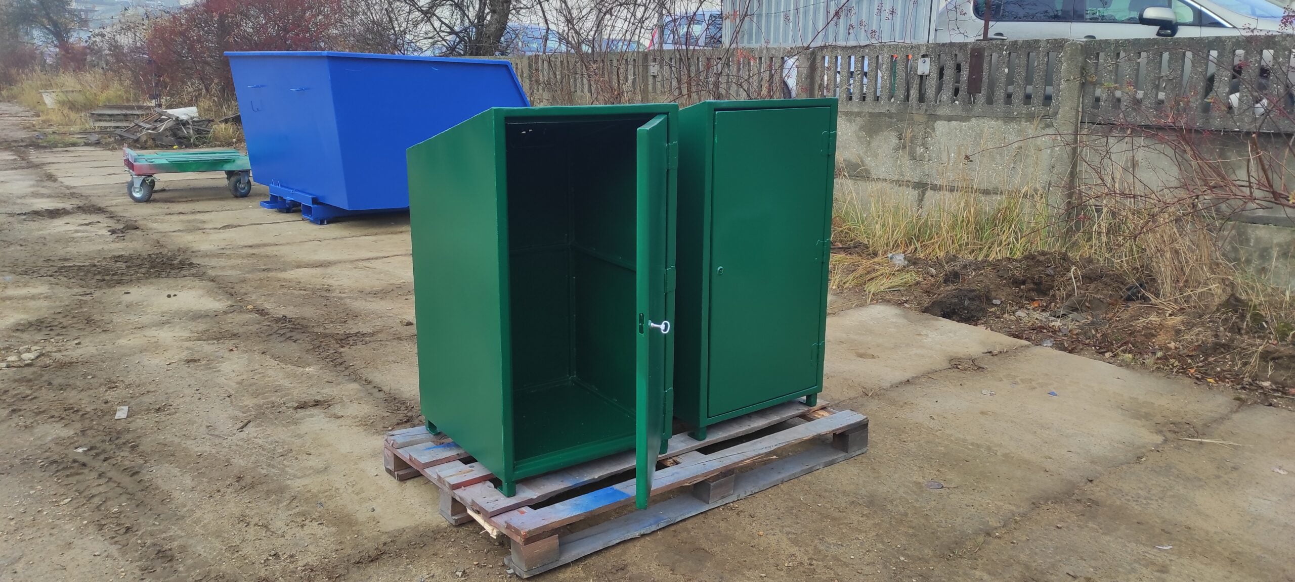 Wildlife-resistant waste container - Image 4