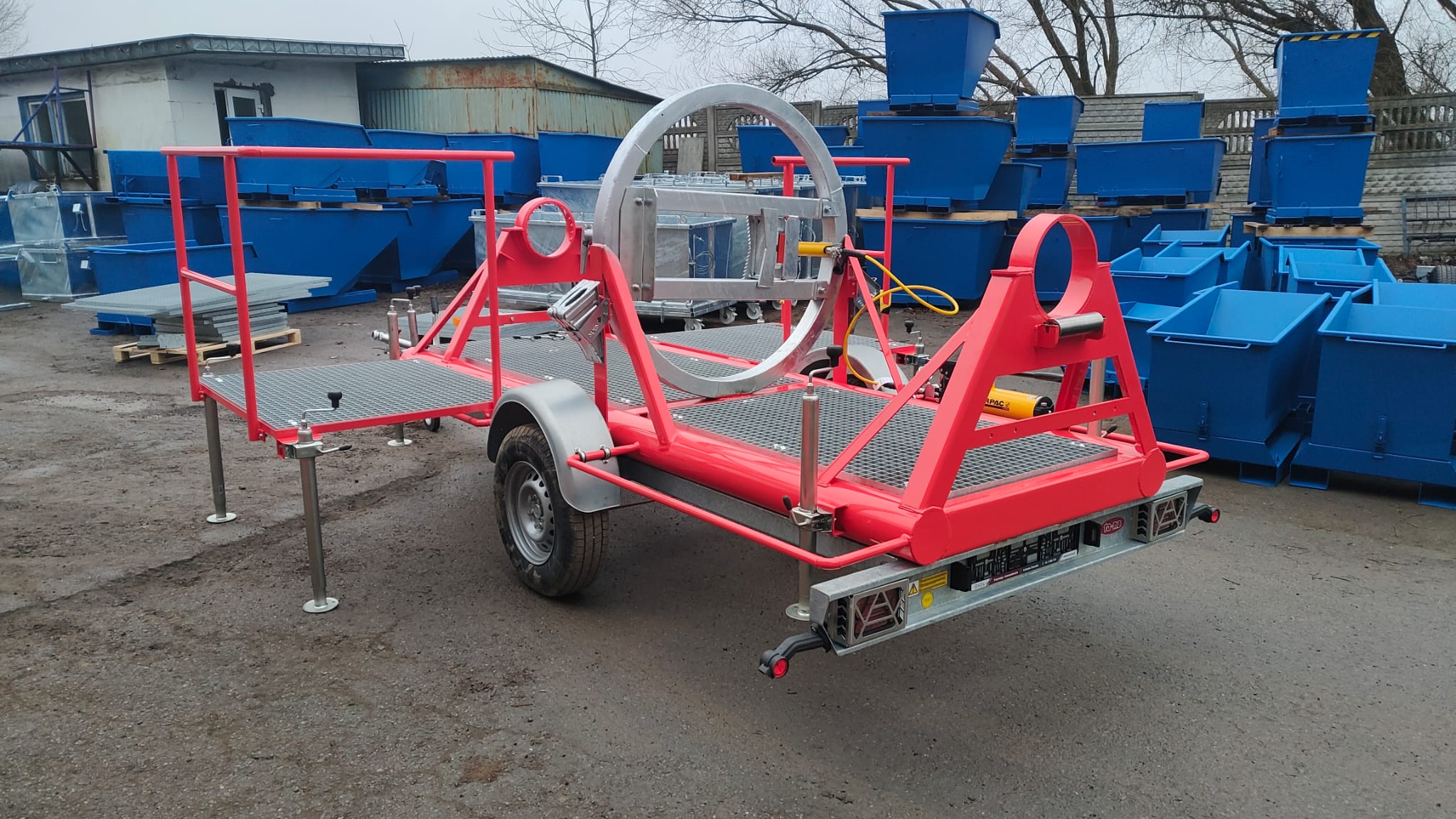 Výcvikový trenažér pro řezání dřevěných kmenů pod napětím - Obrázek 2