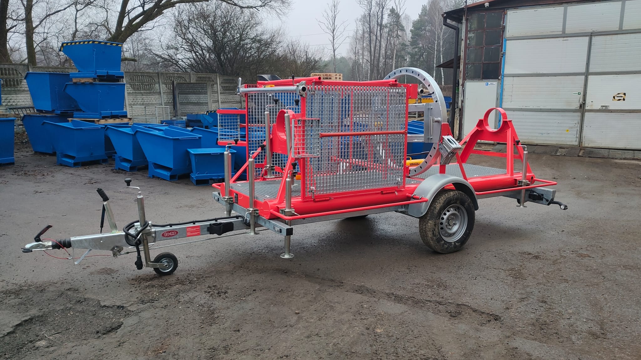 Výcvikový trenažér pro řezání dřevěných kmenů pod napětím - Obrázek 4