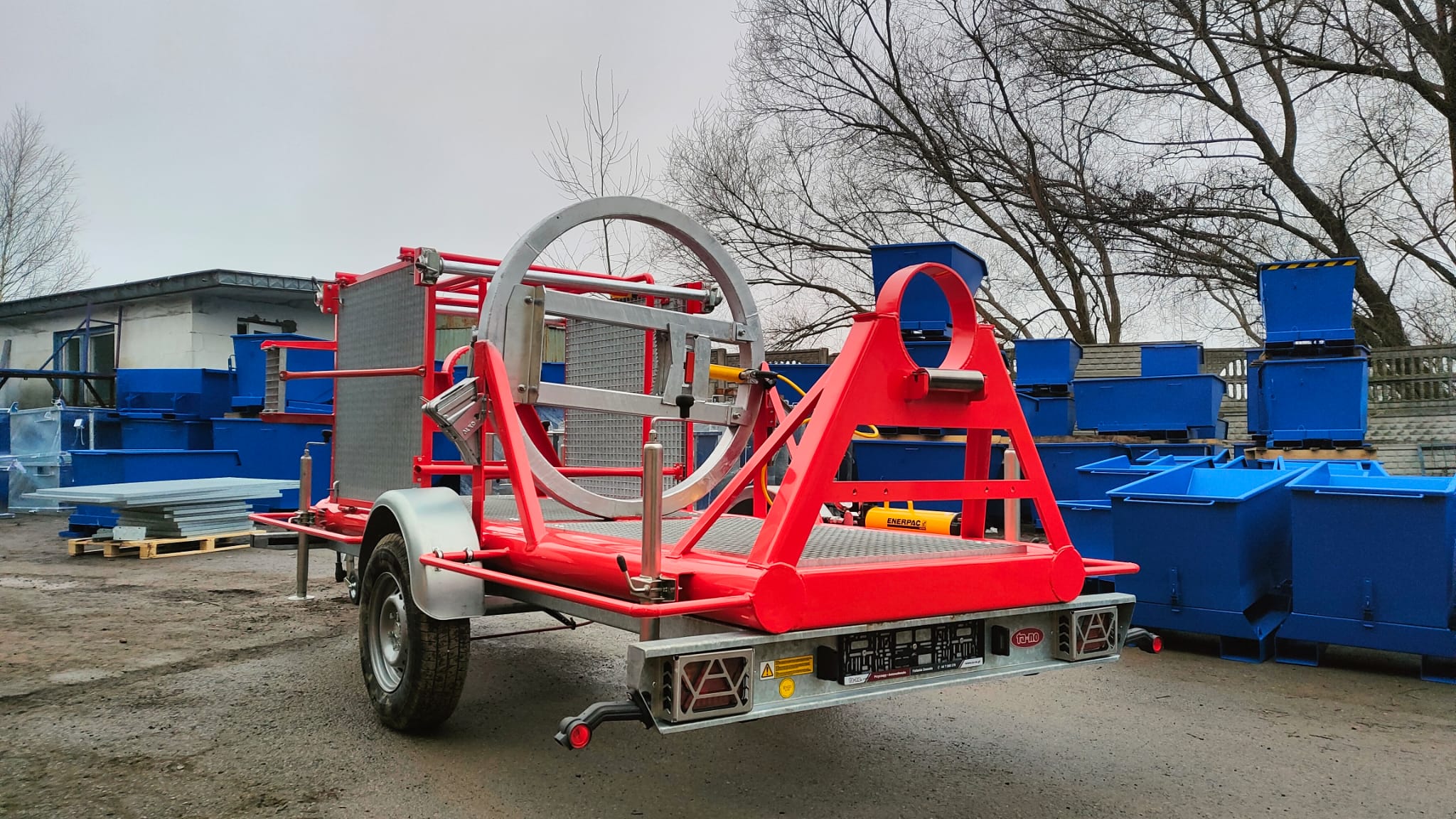 Výcvikový trenažér pro řezání dřevěných kmenů pod napětím - Obrázek 3